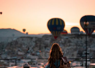 woman-looking-at-hot-air-balloons-3889728